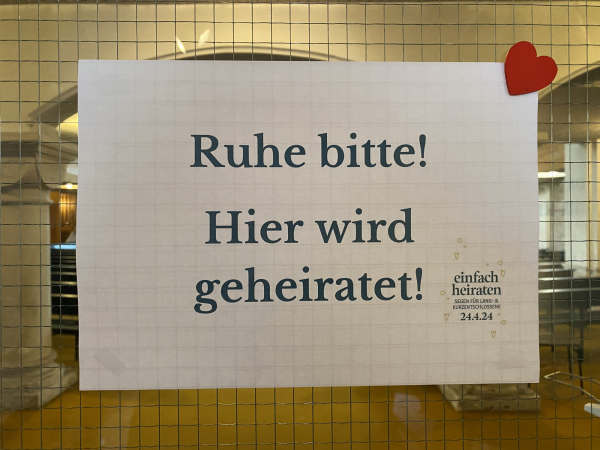 Ruhe bitte! Hier wird geheiratet!